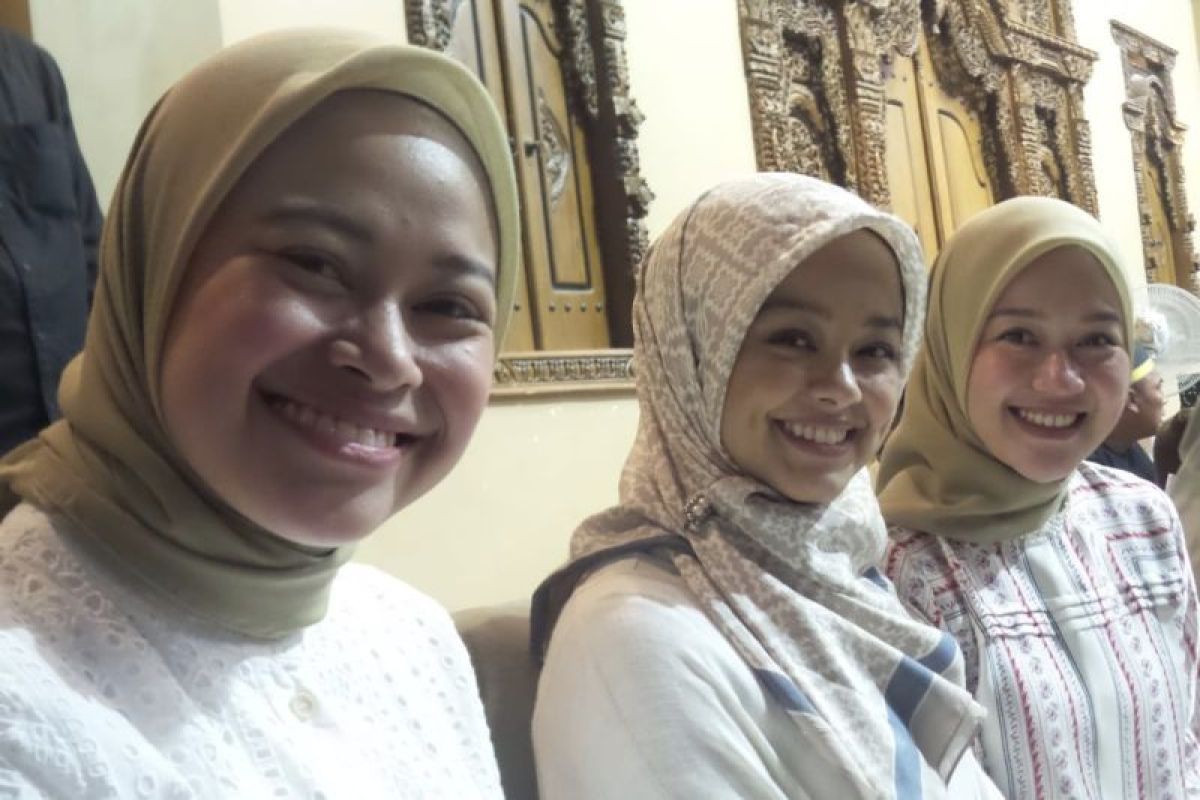 Ikut Pengajian Gus Iqdam Bareng Mutiara Baswedan, Fira Putri Cak Imin Bikin Salfok