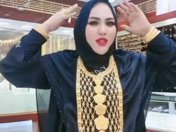 Ini Mira Hayat Jemaah Haji Makassar yang Viral Bawa Oleh oleh 1 Kg Emas