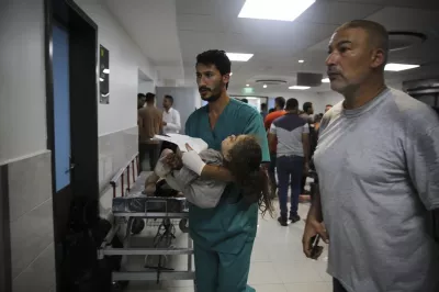 Israel Cuma Kasih Waktu 1 Jam untuk Evakuasi Pasien Dokter dari RS Al Shifa