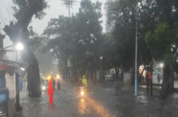 Jakarta Diguyur Hujan 2 RT dan 2 Jalan Terendam Banjir