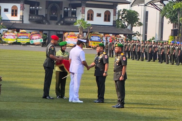 Jenderal Dudung Resmi Serahkan Jabatan KSAD ke Agus Subiyanto