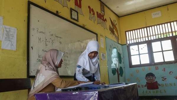 Jenius Tak Hanya Pintar, Siswi SMP Ini Jago Menggambar Juara Se Provinsi