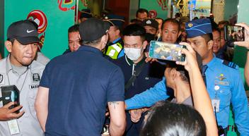 Jessica Iskandar dan Vincent Verhaag Labrak Steven Tersangka Kasus Dugaan Penipuan Setibanya di Indonesia: Balikin Duit Saya