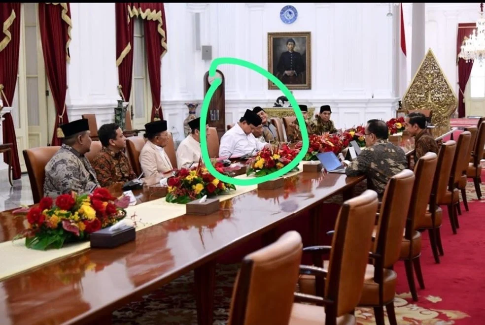 Jubir Bantah Tidur Begini Momen Prabowo Rapat Bareng Jokowi