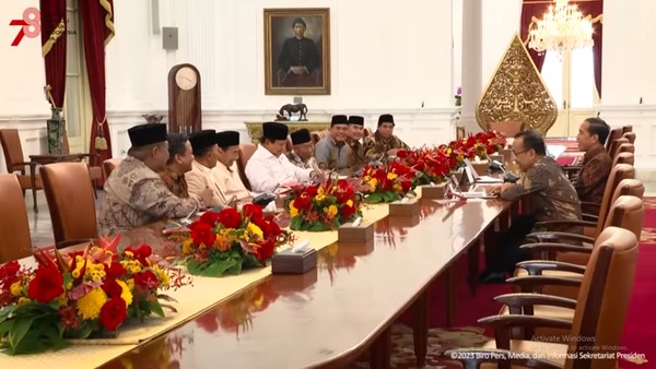 Jubir Bantah Tidur Begini Momen Prabowo Rapat Bareng Jokowi