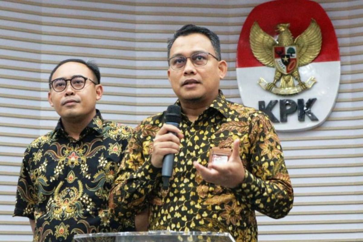 KPK Temukan 12 Senpi saat Geledah Rumah Dinas Mentan Syahrul Yasin Limpo