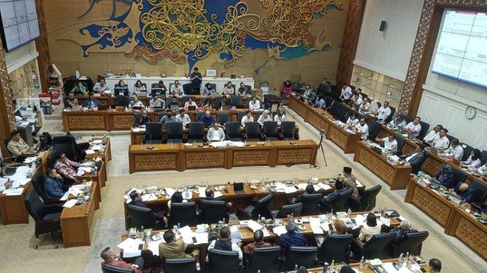 KPU Diminta Segera Tindak Lanjuti Putusan MK, Abaikan Revisi UU Pilkada Buatan DPR