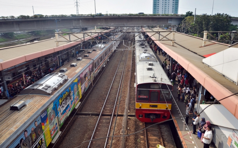 KRL Ancol Dialihkan, Penumpang Kecewa Tak Bisa Turun di Stasiun Ancol