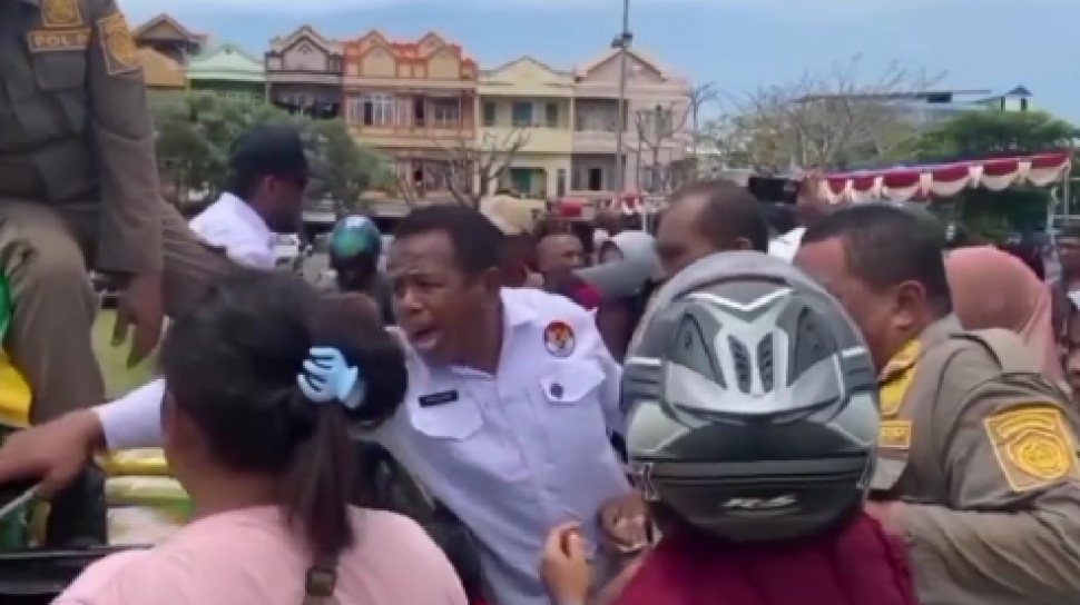 Kadis Perindag Minta Maaf Usai Teriaki Warga Pencuri Saat Antre Beras