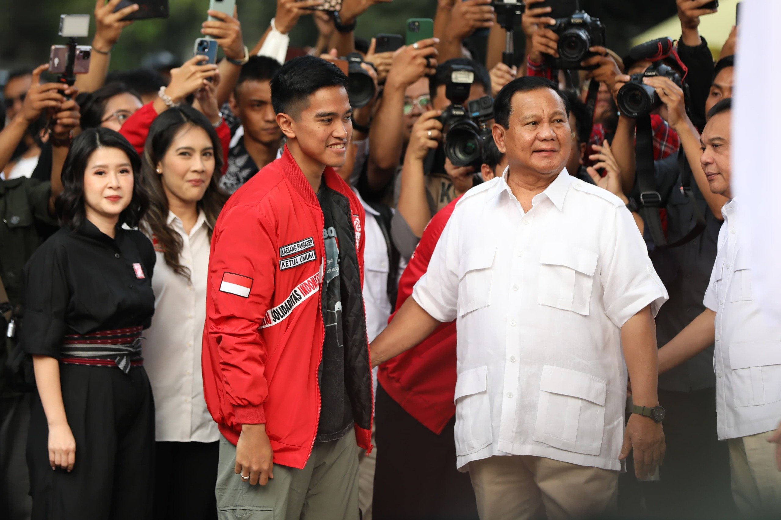 Kaesang Pangarep Bertemu Prabowo Subianto sebagai Ketua PSI Erina Gudono Lebih Banggakan Outfit Mas Suami