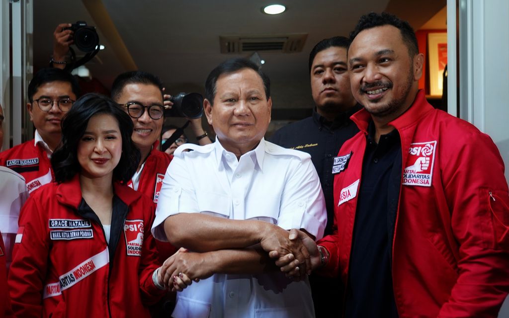 Kaesang Pangarep Bertemu Prabowo Subianto sebagai Ketua PSI Erina Gudono Lebih Banggakan Outfit Mas Suami