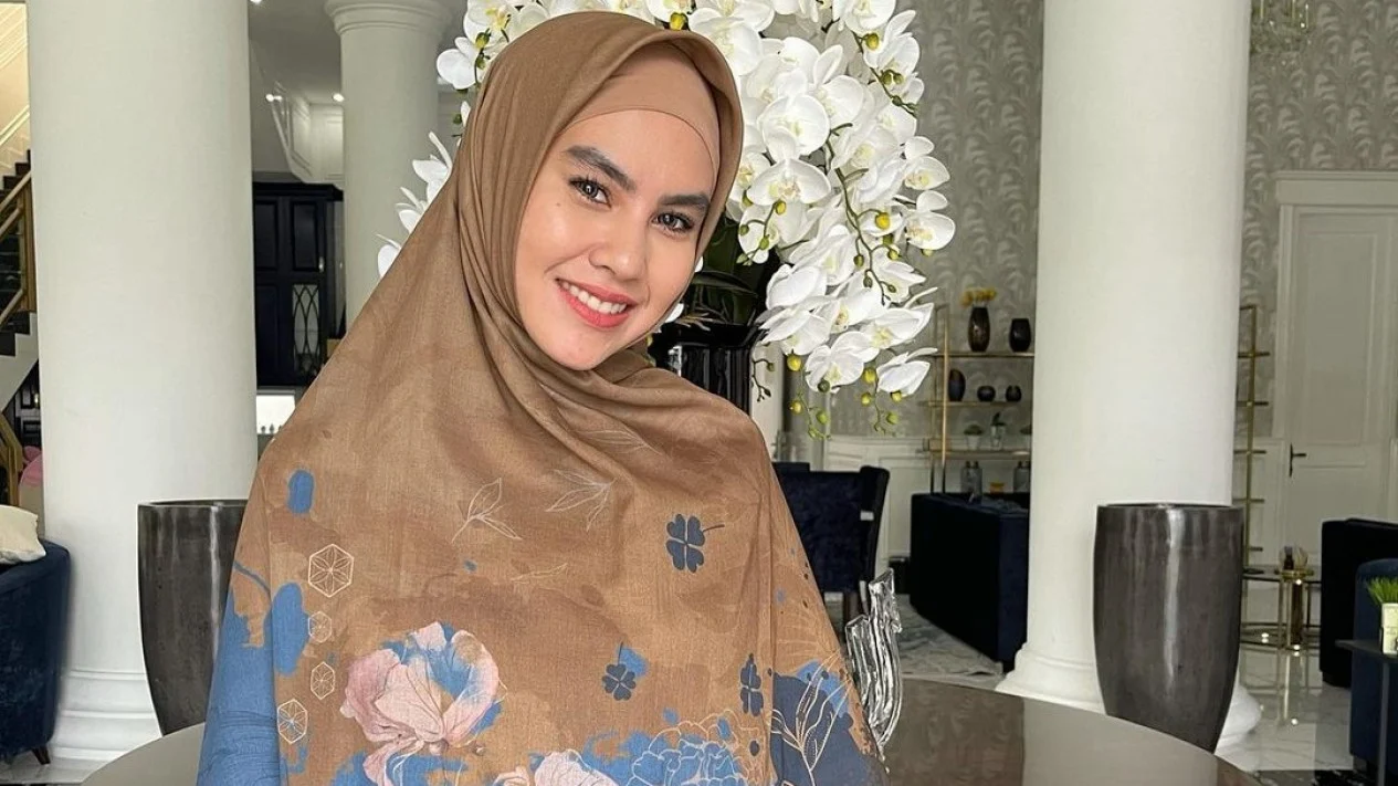 Kartika Putri Dihujat Usai Tantang Capres Baca Alquran: Si Paling Alim Agamis