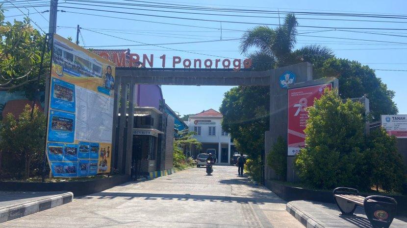 Kasus SMPN 1 Ponorogo Minta Sumbangan Beli Mobil Bikin Wali Murid Elus Dada