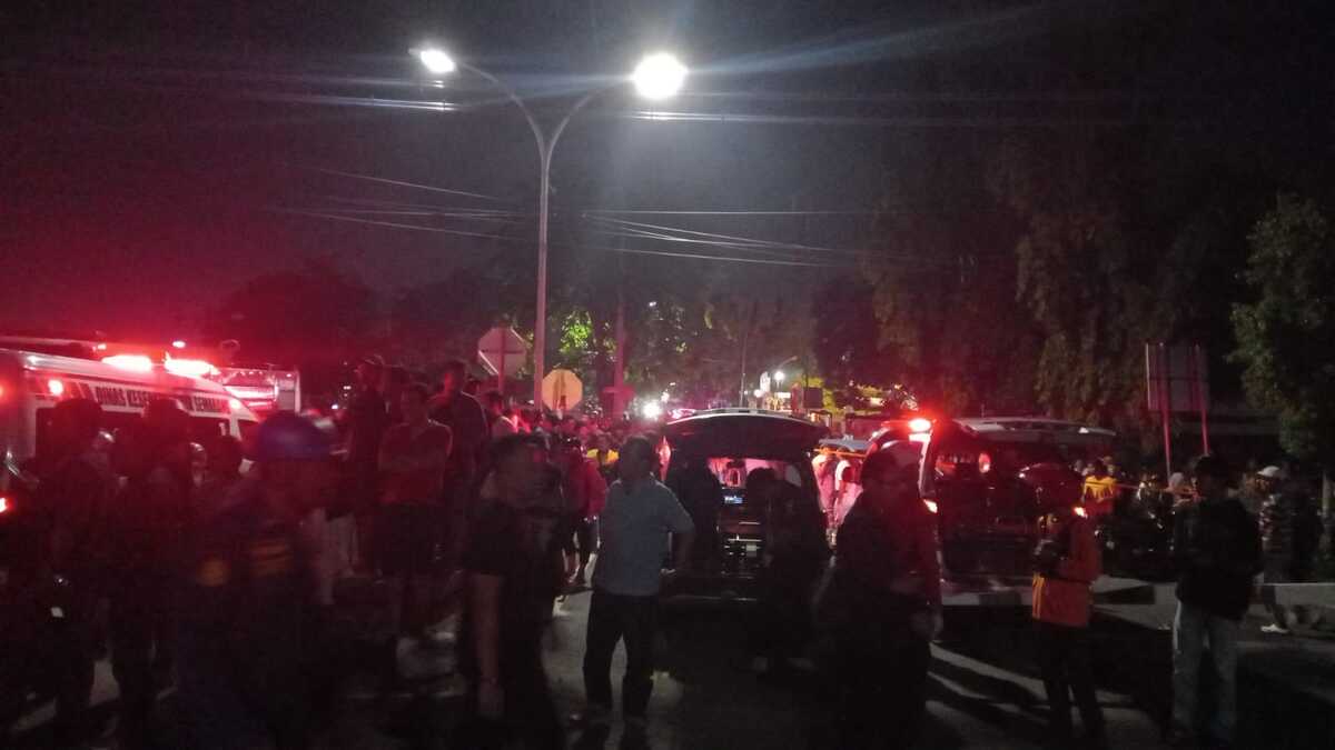 Kereta Api Tabrak Truk di Semarang, Satu Penumpang Terluka