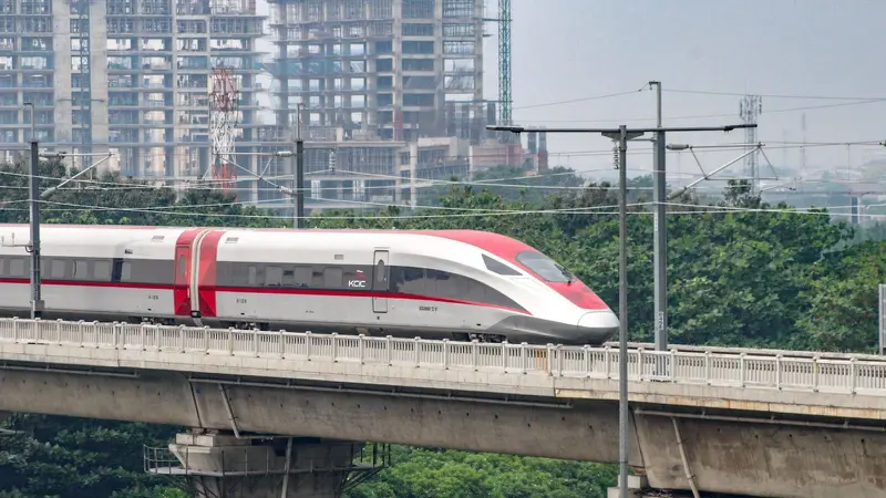 Kereta Cepat Jakarta Bandung Angkut 1.7000 Penumpang di Hari Pertama Uji Coba Gratis