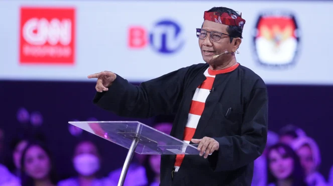 Ketika Mahfud MD Kuliahi Gibran soal Proses Pembuatan Regulasi di Debat Cawapres 