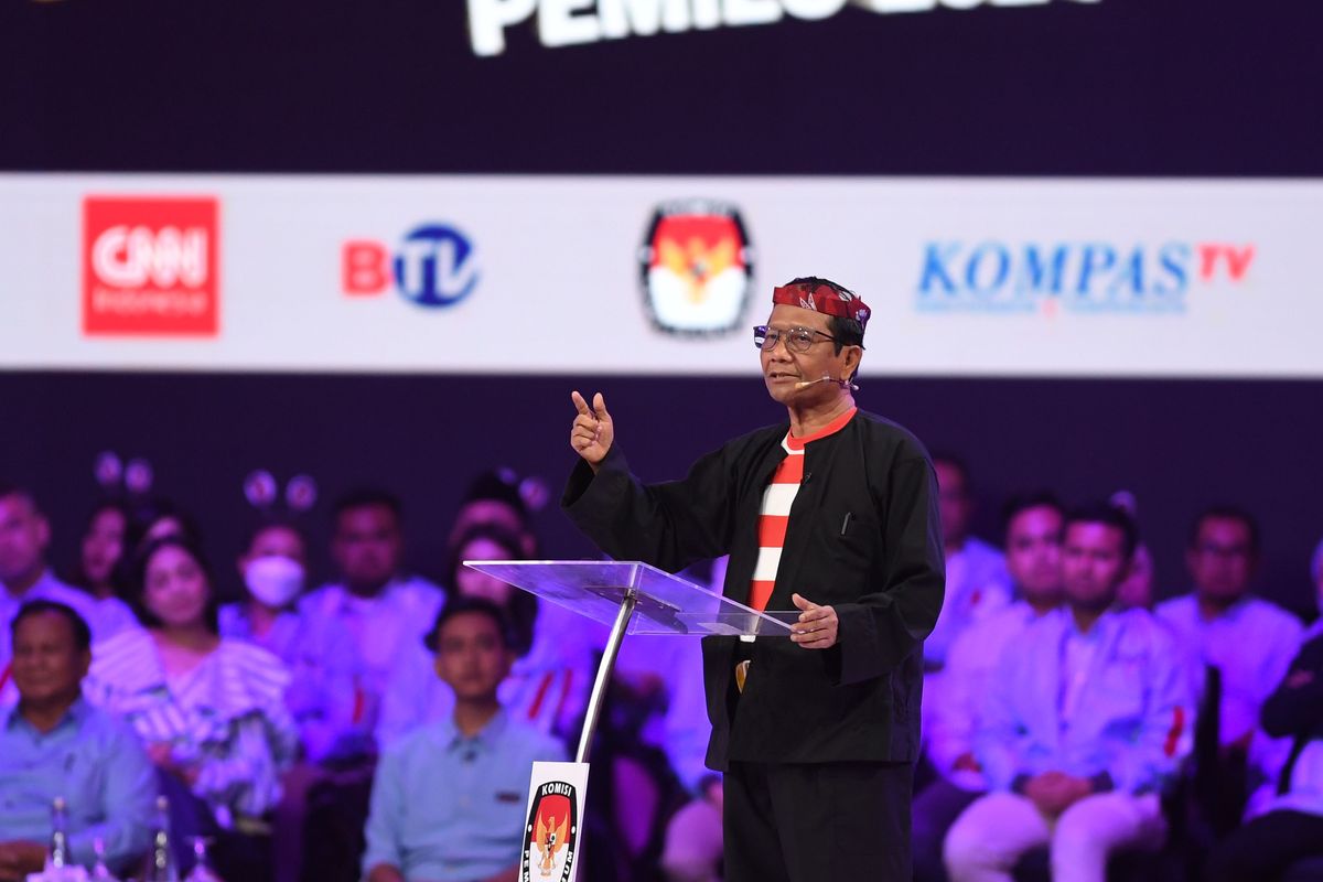 Ketika Mahfud MD Kuliahi Gibran soal Proses Pembuatan Regulasi di Debat Cawapres 