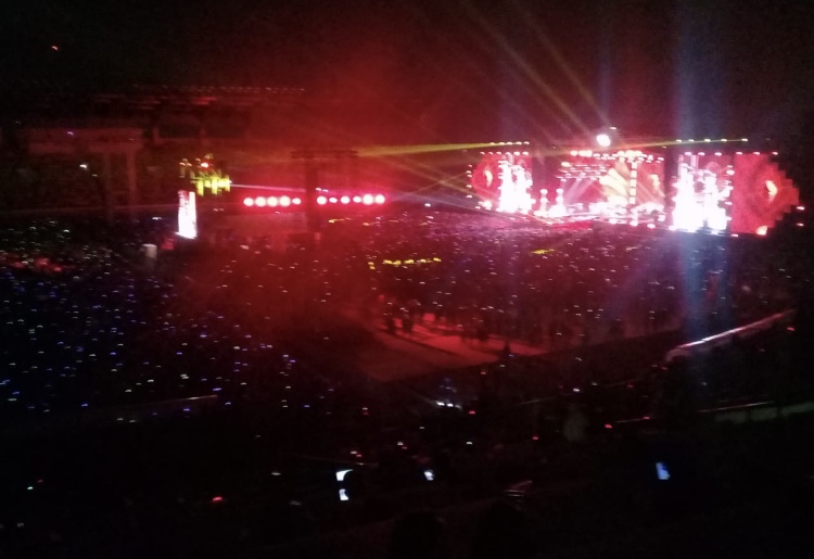 Konser Dewa 19, Ribuan Penonton Padati Stadion Jalak Harupat
