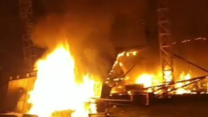 Kronologi Konser di Pasar Kemis Rusuh hingga Penonton Bakar Panggung