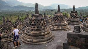 Libur Lebaran, Pengunjung Naik Candi Borobudur Dibatasi Cuma 150 Orang