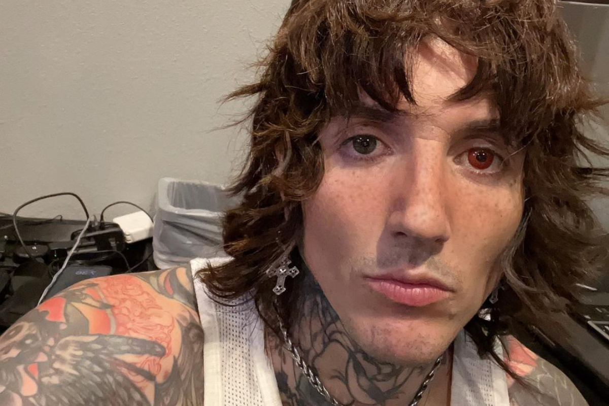 Liburan ke Bali, Oliver Sykes Vokalis BMTH Jalani Melukat