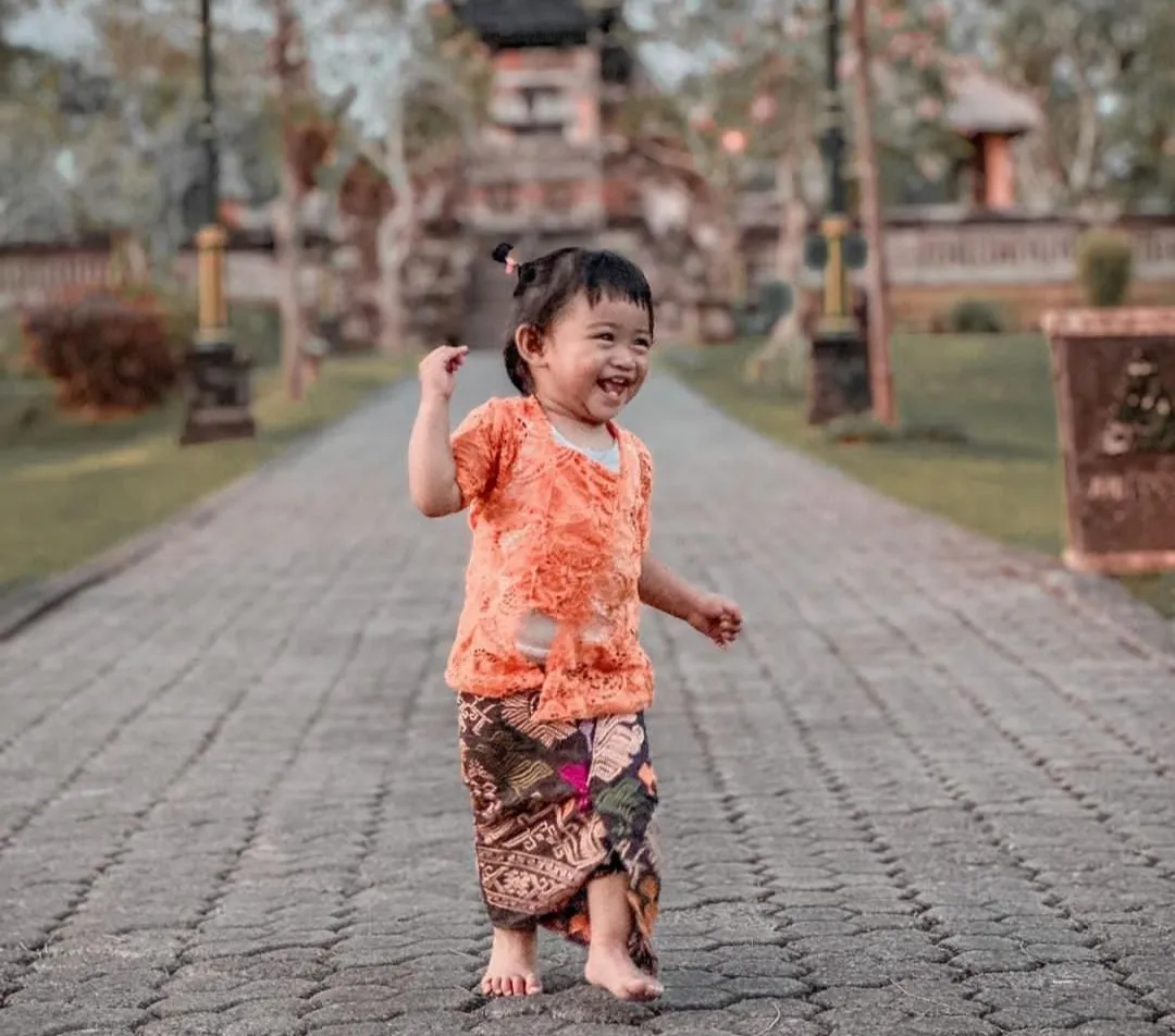 Lucunya Moana Anak Ria Ricis Pakai Baju Adat Bali