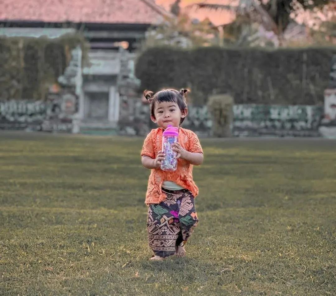 Lucunya Moana Anak Ria Ricis Pakai Baju Adat Bali