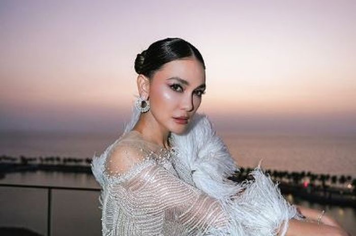 Luna Maya Ikut Suarakan Pentingnya Pengawasan Aktif Masyarakat Atas Keputusan Krusial di Indonesia