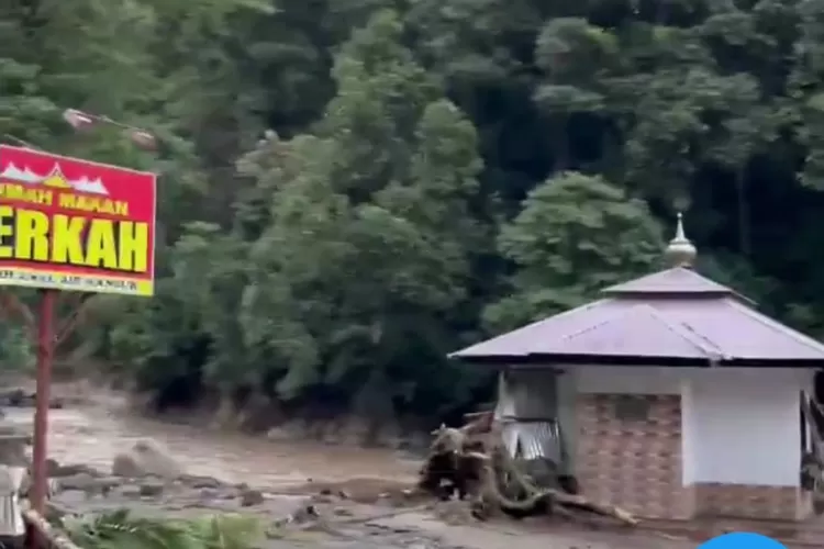 Masjid di Sumbar Tetap Kokoh Berdiri Walau Dihantam Banjir Bandang Lahar Dingin