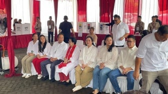 Megawati Jalan ke TPS Disambut Tari Sirih, Minta Masyarakat Nyoblos Pakai Hati Nurani