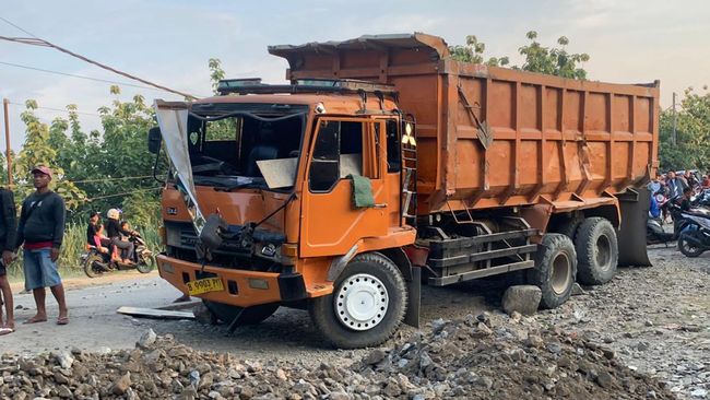 Mengerikan Ibu dan Anak Tewas Tertimpa Truk Terguling di Parung Panjang Bogor