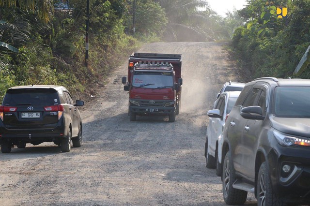 Menteri PUPR Perbaiki Jalan Kawasan Sekitar IKN: Biar Kirim Telur Sayuran Mudah