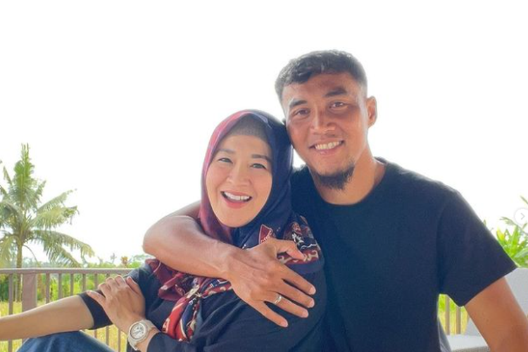 Merasa Tak Punya Istri Jadi Alasan Gunawan Dwi Cahyo Talak Cerai Okie Agustina