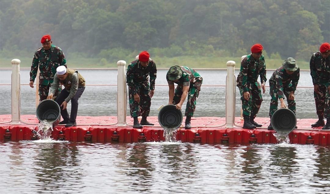 Momen Kebersamaan Panglima Tni Dan Jenderal Maruli Simanjuntak, Ada Sosok Pria Berjenggot Berpeci Putih Jadi Sorotan