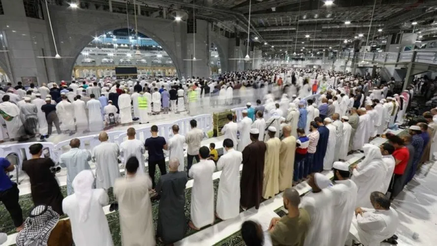 Momen Langka Imam Masjidil Haram Sujud Sahwi saat Tarawih