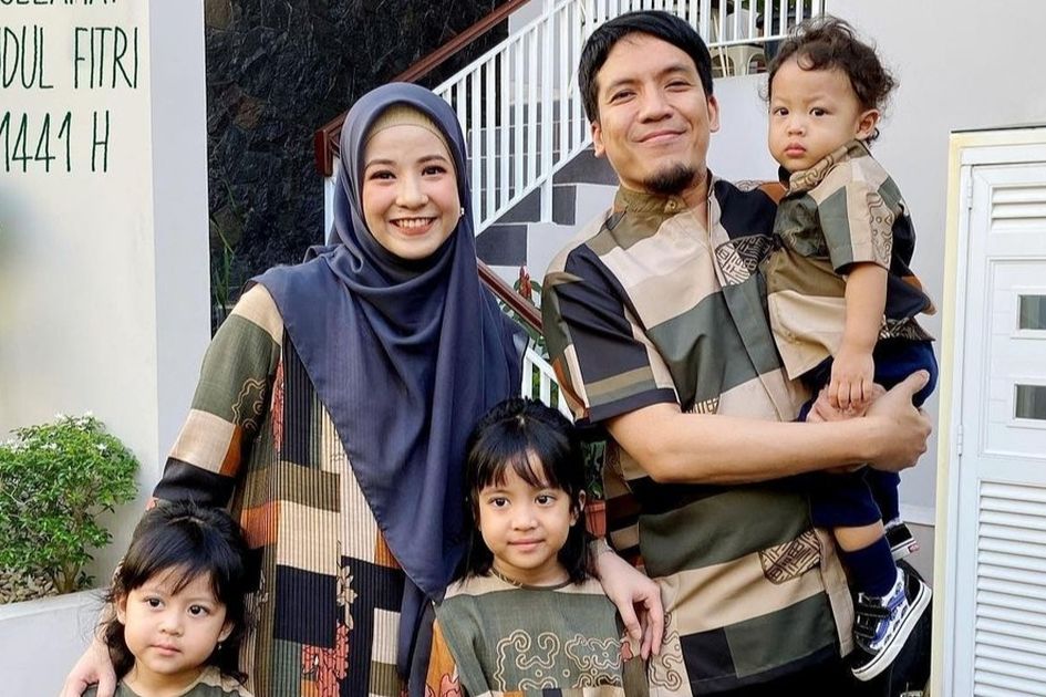 Natasha Rizky Bersama 3 Anaknya Temani Desta yang Sakit Hingga Dirawat
