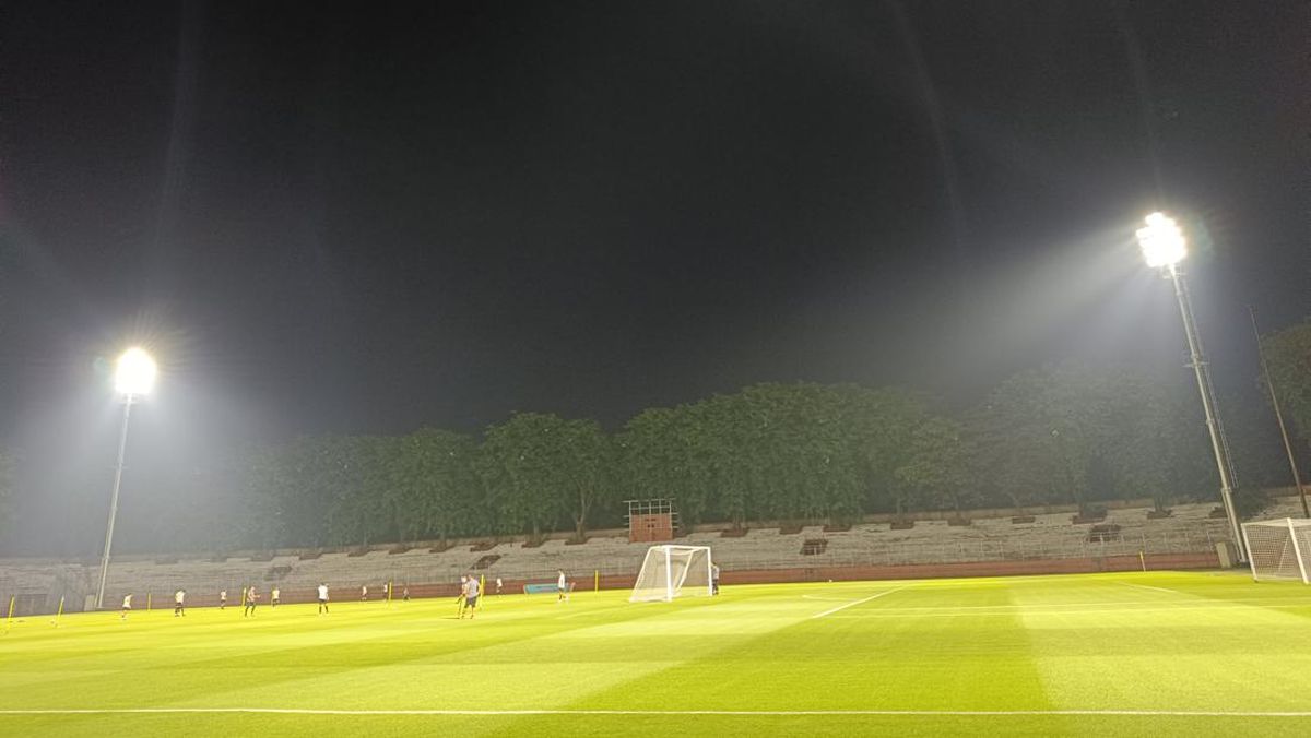 Netizen Sindir Lampu Stadion Gelora 10 November Kurang Terang