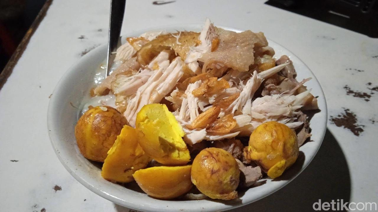 Nikmatnya Bubur Legendaris 76 Tahun Langganan Ridwan Kamil