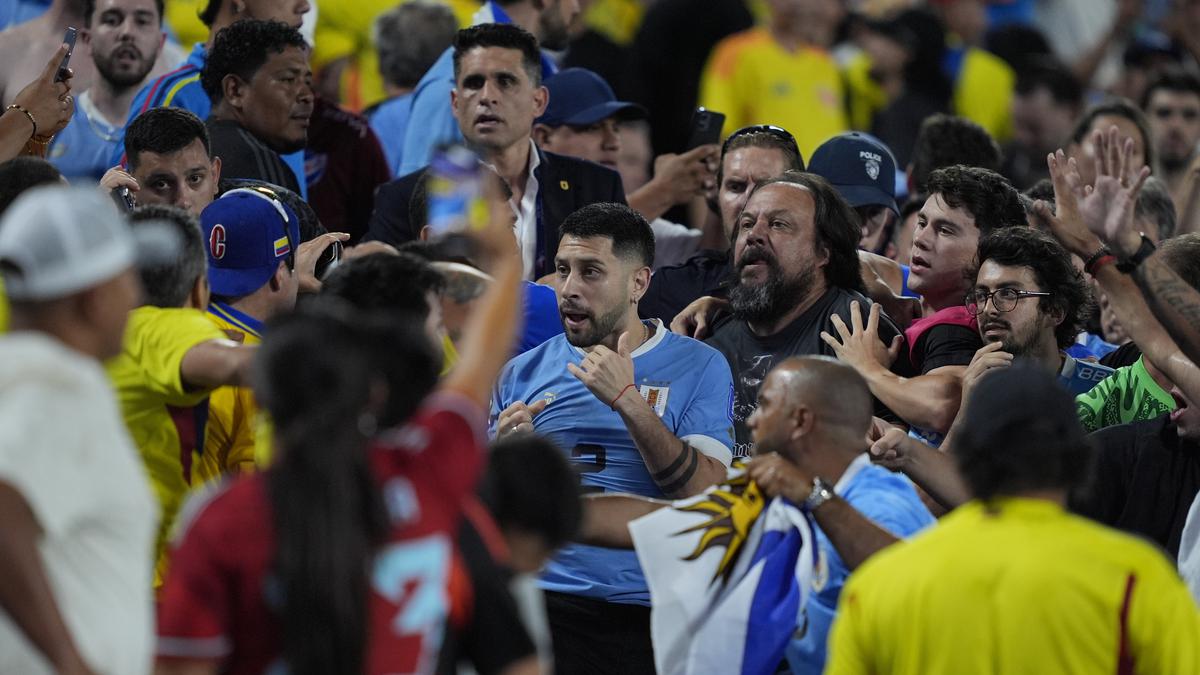 Nunez Terancam Sanksi Berat Usai Baku Hantam dengan Fans Kolombia