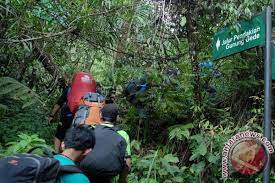 Oknum Pendaki Buang Tinja Sisa Makanan ke Aliran Mata Air Gunung Gede