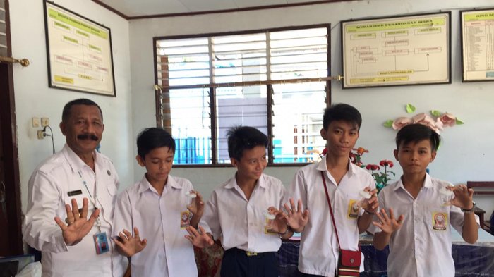 Orang Tua Siswa SMP Negeri 7 Manado Keluhkan Biaya Seragam Sebesar Rp 600 Ribu