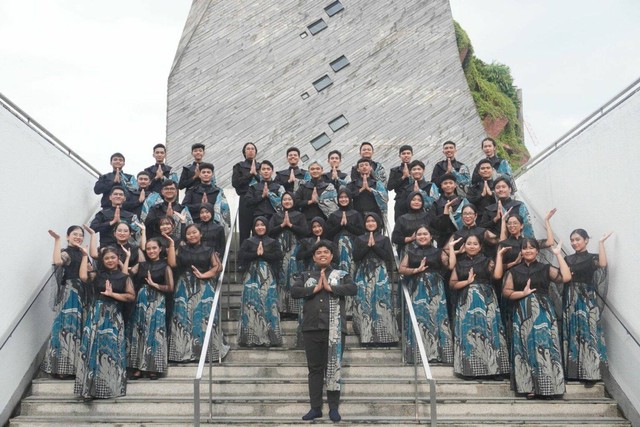 Paduan Suara Mahasiswa ITS Raih Gelar Grand Champion di Singapura