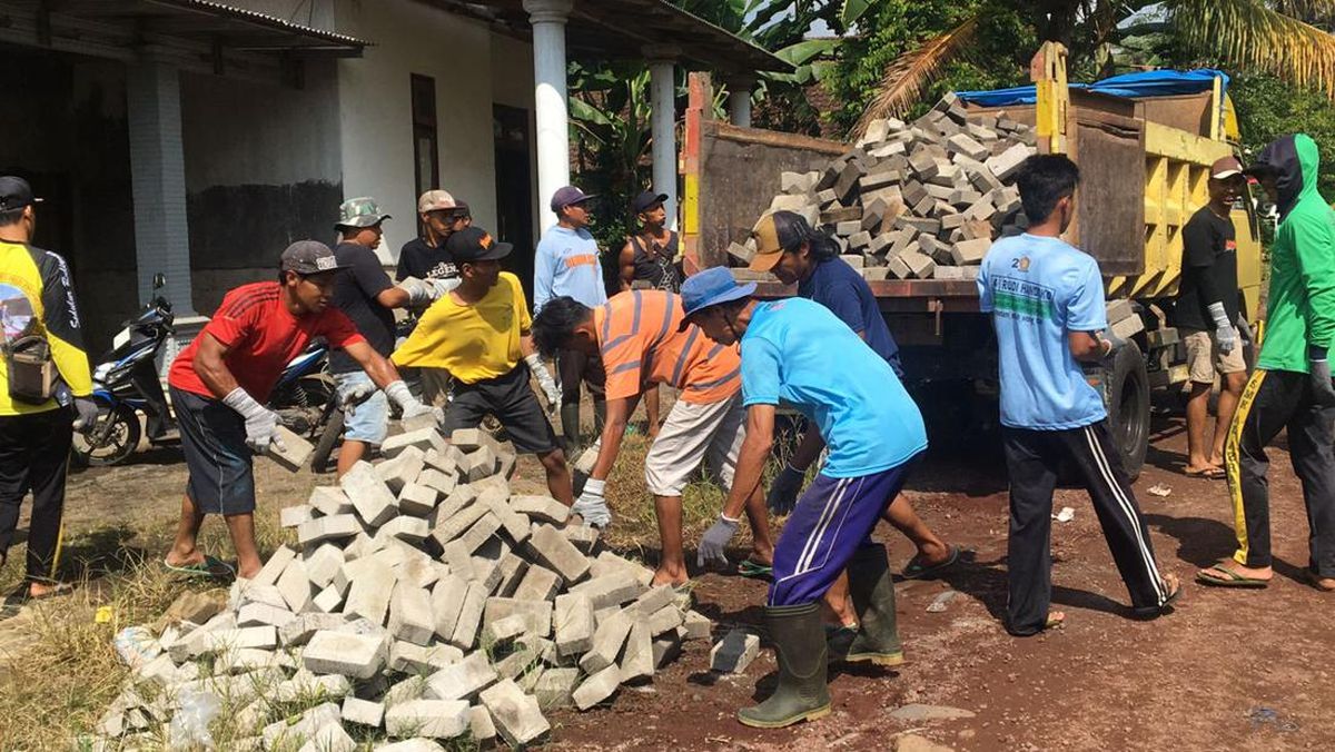 Parah, Janji Manis Caleg Banyuwangi Berubah Pahit Paving Dicabut Usai Pileg