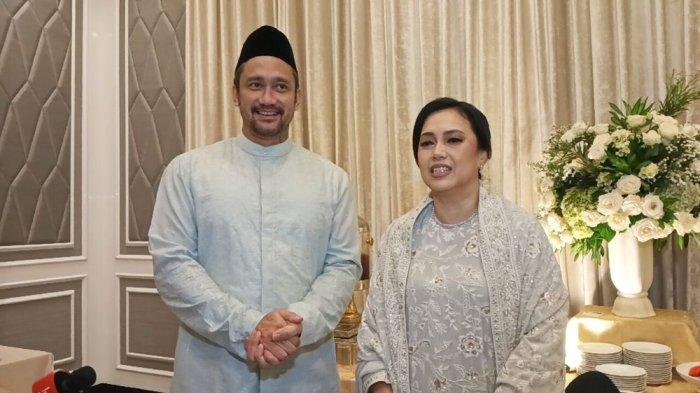 Pasangan Tora Sudiro dan Mieke Amalia Antusias Menyambut Kehadiran Cucu di Tahun Mendatang