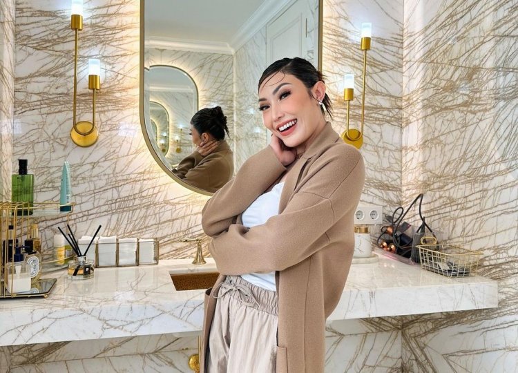 Pembangunan Rumah Baru Ayu Dewi Tak Kunjung Selesai, Tetangga Mengeluh