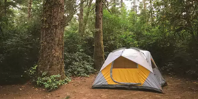 Pendaki Kok Bangun Tenda di Bawah Shelter, Emang Boleh