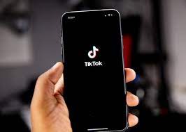 Pengguna TikTok Cuma Bisa Main Aplikasi 1 Jam