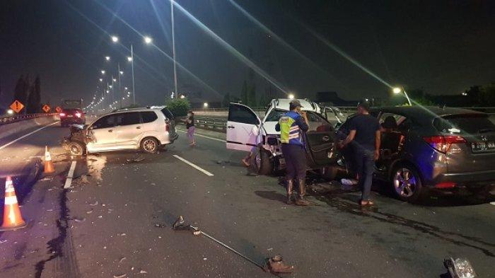 Penyebab Laka 2 Corolla di Cawang: Mobil yang Disopiri Polisi Pindah Jalur