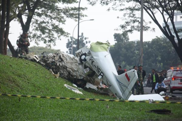 Pesawat Latih Jatuh di Tangsel, 3 Orang Diduga Meninggal