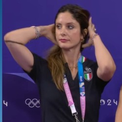 Pesona Pelatih Senam Italia yang Memikat Hati di Olimpiade 2024